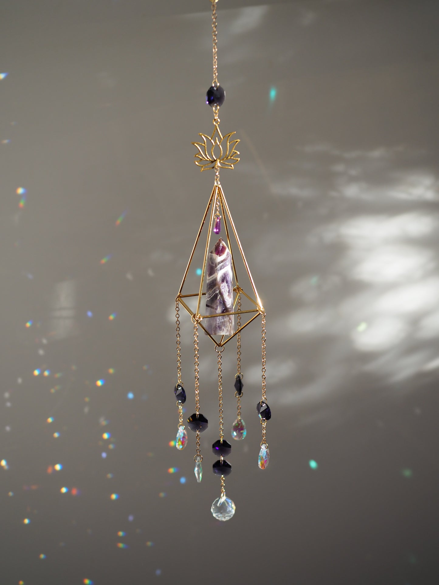 Ametiszt & lótusz napfogó prizma