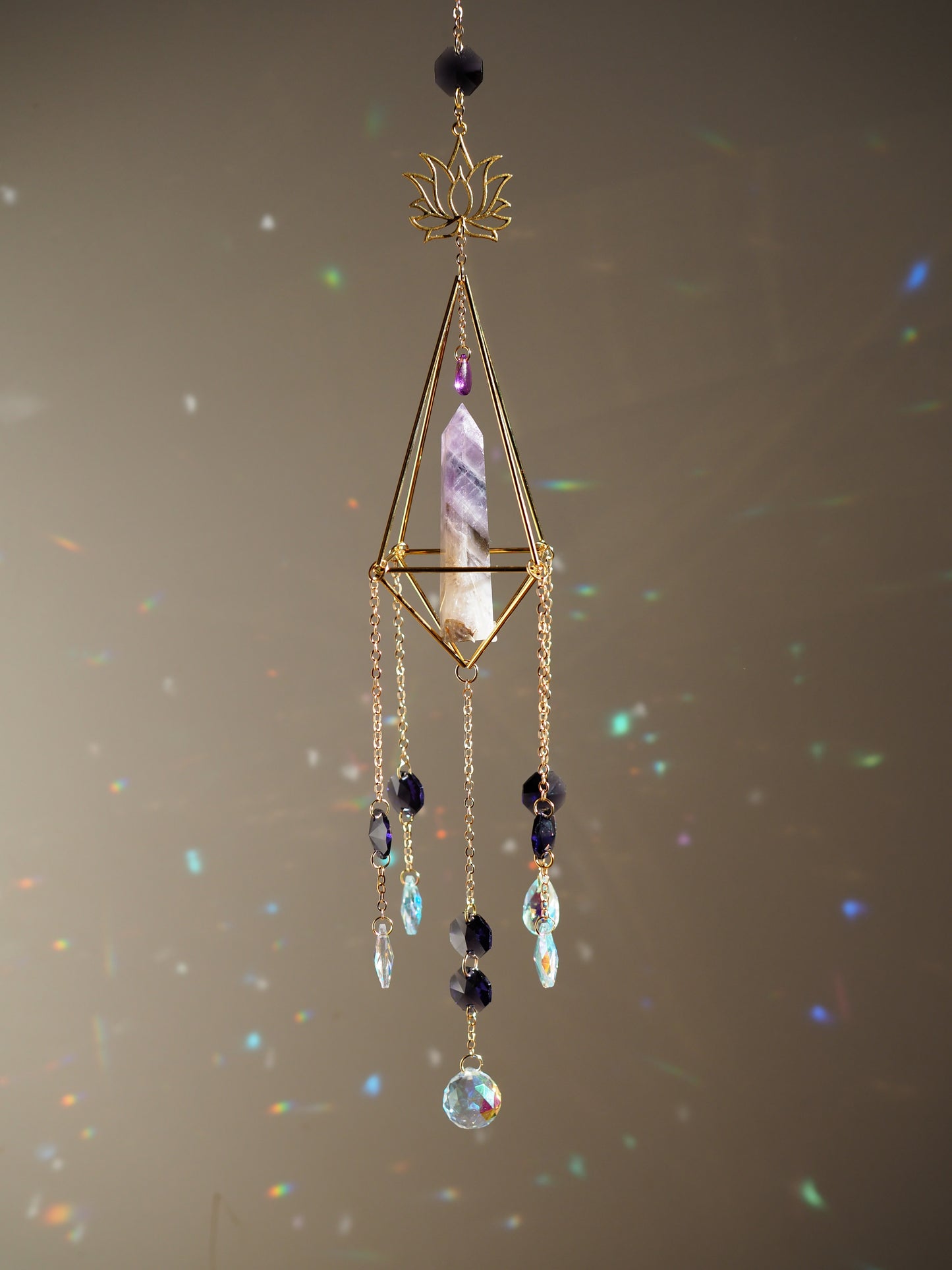 Ametiszt & lótusz napfogó prizma