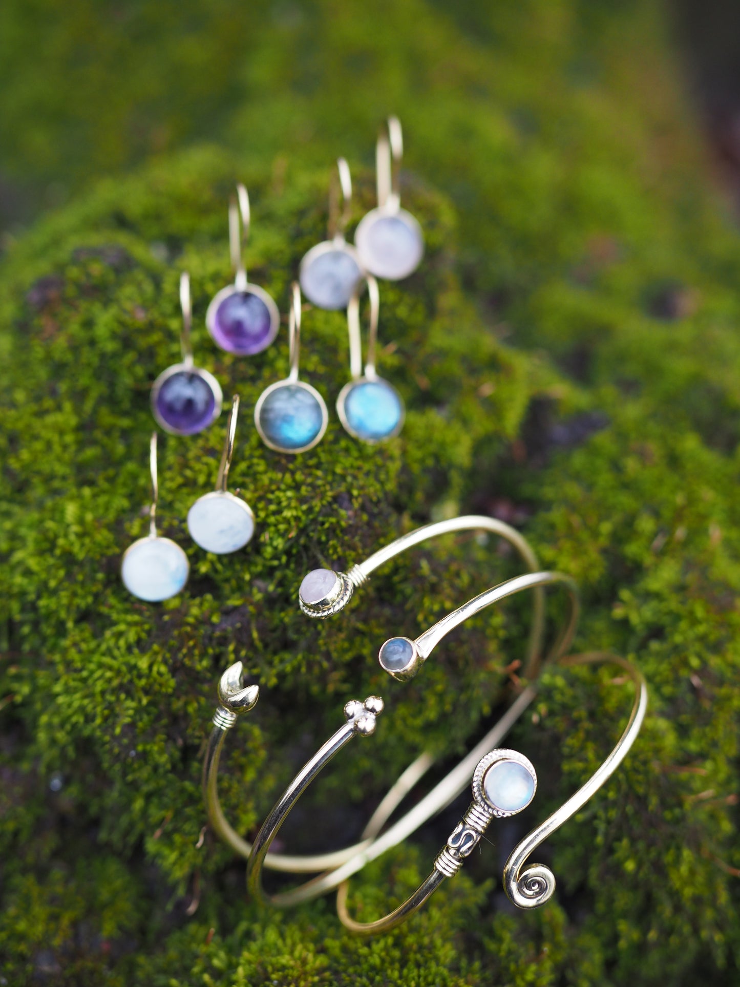 Kézműves Ásvány karkötő hold medállal-Dalila