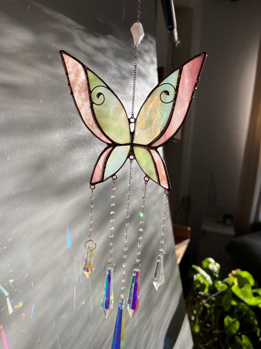 Kézműves ólomüveg pillangó ablakdísz napfogó vagy falidekoráció Rózsakvarccal