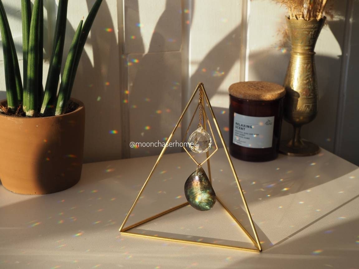 Mira crystal desk decor, sun catcher with crystals, pyramid rainbow prism, office decor, light diffuser, home decoration, prisma, himmeli